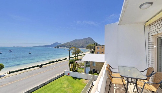 Del Rae Unit 12 25 Shoal Bay Road