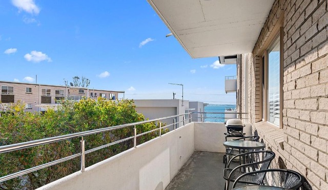 Del Rae Unit 15 25 Shoal Bay Road