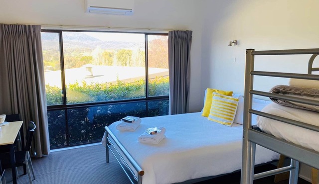Delatite Apartments - Cedar 3 - Motel Room