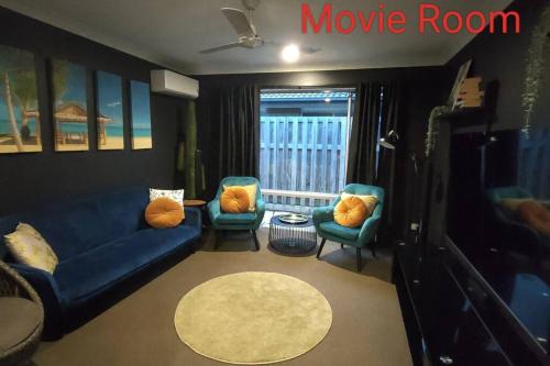 Deluxe Fully Air-conditioned 4BR House with Movie & Family Room in Burpengary