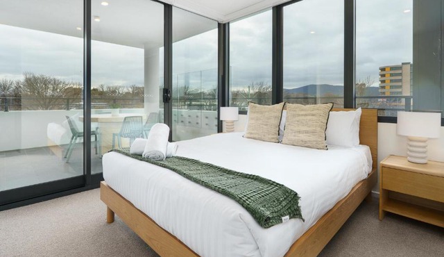 Dickson Deluxe 2BR Apartment - Hosted by Canstay in Canberra