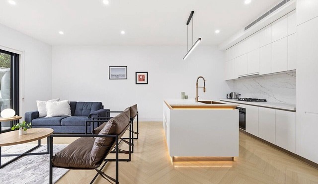 Domi Rentals - The Cheltenham Southland House