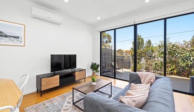 Domi Rentals - The Moorabbin Townhouse