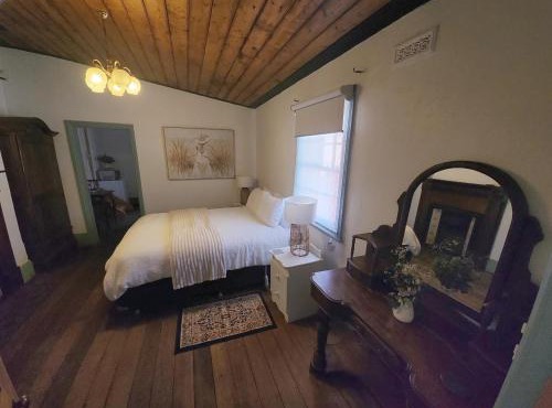 Downie - Historic Accommodation with En-suite and Mod Cons