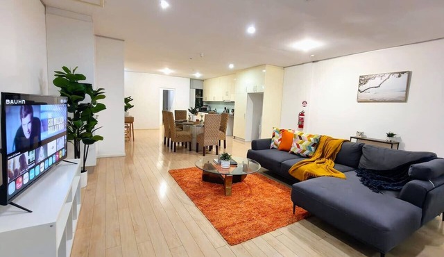 Downtown Cozy Retreat by Central Station