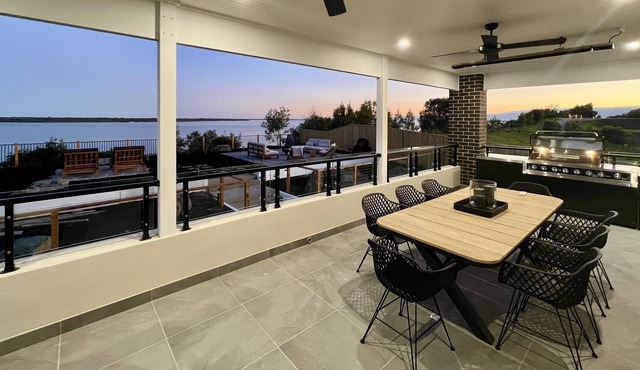 Dream Views, Large Waterfront Oasis in Kings Cove Estate Metung
