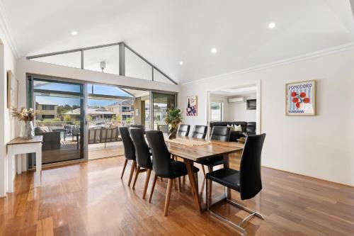 Dudley Park Escape 5BR Home with Jetty