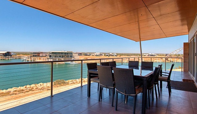Dunes - Luxury two story home on the canals. Free access to swimming pool at Mantarays Resort