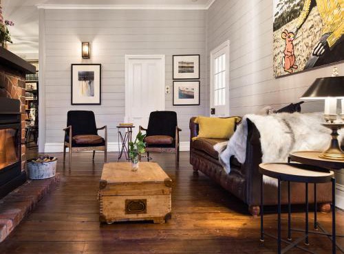 Dunroman - modern comfort, old world charm