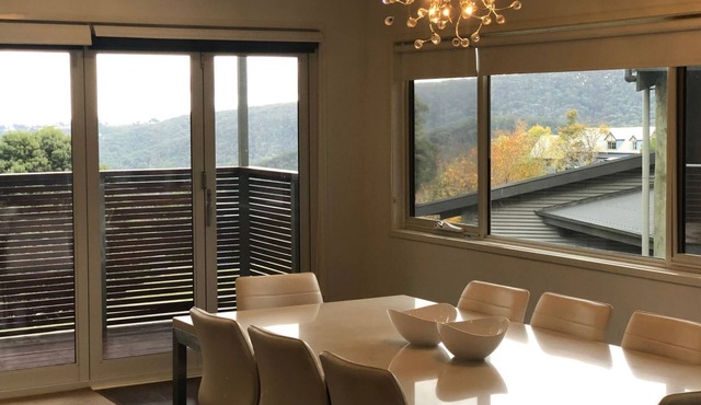 Eagles Nest - high on Alpine Ridge with magnificent views to Mt Buller & The Paps