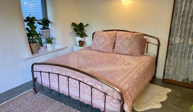 EcoLuxe Dunsborough - Gorgeous Central Cottage - with private courtyard.