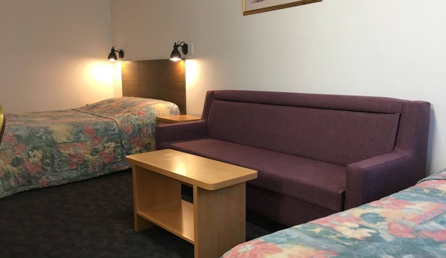 Edgecliff Lodge Motel