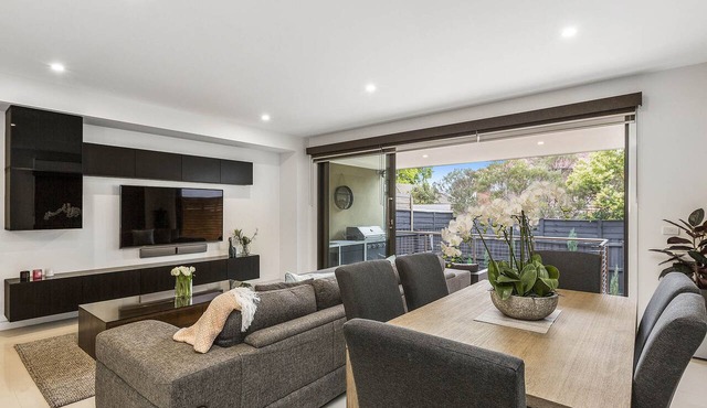 Edinburgh Place Pet Friendly in Flemington