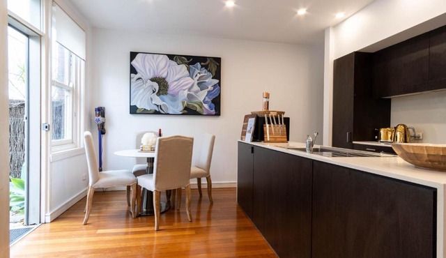 Eggie's Nest - Luxurious City Apartment