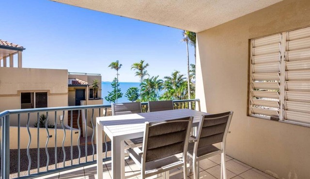 Eight, Villa Mar Colina