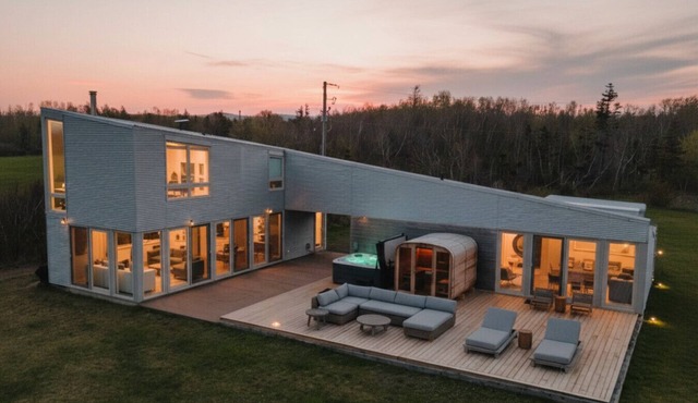 Elegant Oceanfront Escape - hot Tub & Sauna - Private in Merigomish