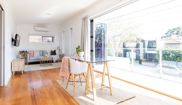 Elwood Beachside retreat- Melbourne. 4 bedrooms, 2 bathrooms. Pet friendly!