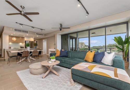 Enchanting Waterfront Lagoon Views & Restaurants