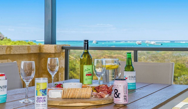 Endless Summer - Ocean Views, Beachfront Location.