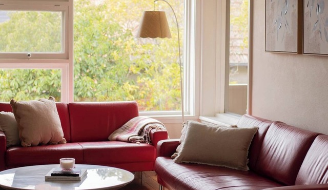 Enjoy a stylish and comfortable stay in this beautifully presented, centrally located apartment—perfect for families, professionals, or weekend getaways.
