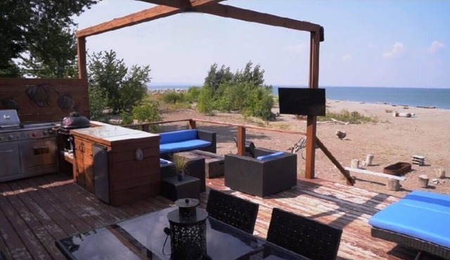 Enjoy your stay at this Beautiful property with Private Beach!!! in STONEY CREEK