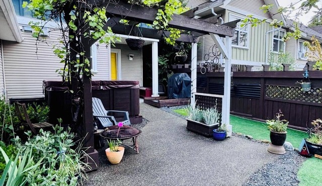 Executive central Nanaimo townhouse close to all amenities in Nanaimo