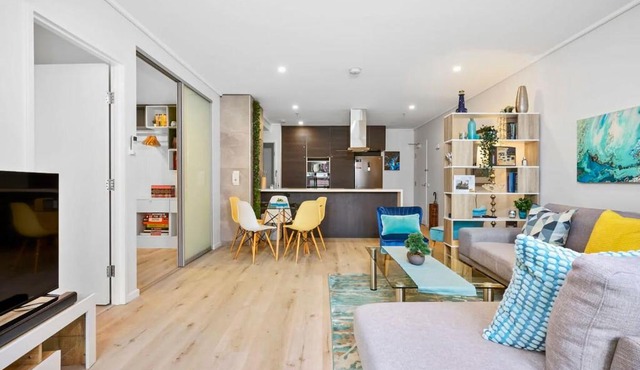 Exhibition St Retreat with Pool & Parking