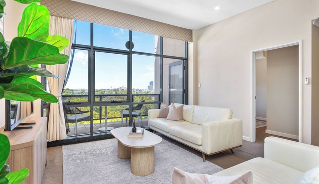Experience the perfect blend of urban convenience and natural beauty in this spacious, light-filled 3-bedroom apartment. Situated on the doorstep of Kings Park and the Swan River, this home offers a tranquil retreat right in the heart of Perth.