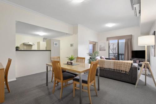Fabulous Apt in Northbridge with Pool & WiFi