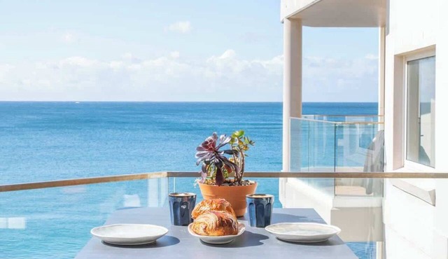Fairy Bower Oceanfront Apartment