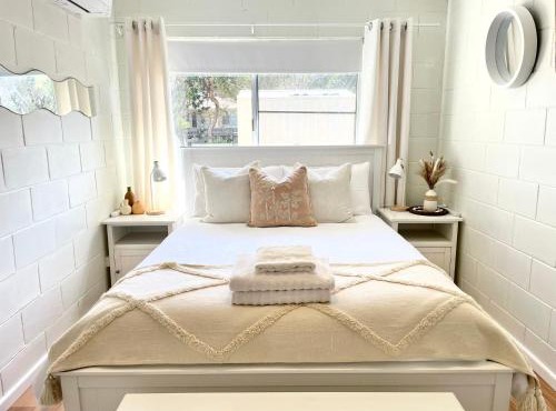 Family & Couples Beachside Stay Ocean Glimpses 2 mins walk to the beach