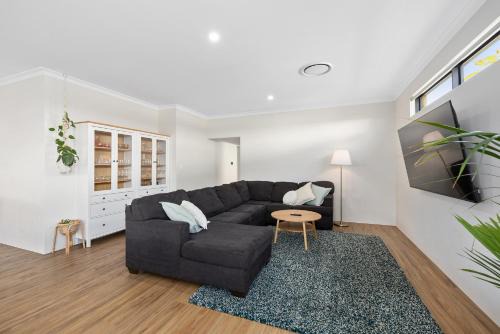 Family Friendly Close 2 Airport, Optus, Crown & City