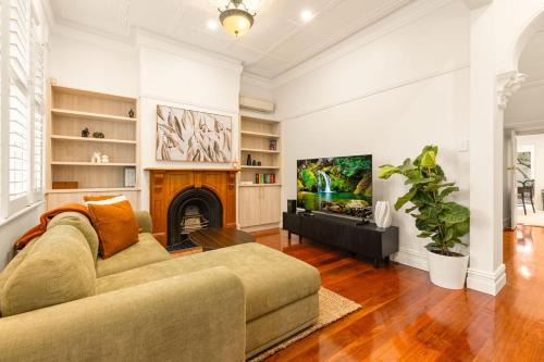 Family Friendly Woollahra Terrace with Parking