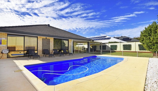 Family home with pool a/con