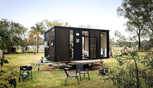 Fantastic Tiny House with Nice Sights in Glen Caim, Queensland in Glen Cairn