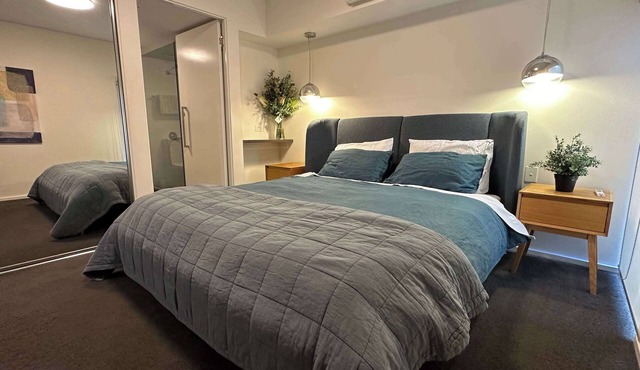 Flinders St Apartment:Parking & Breakfast Included