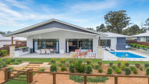 Fore Seasons - The Vintage Holiday Houses