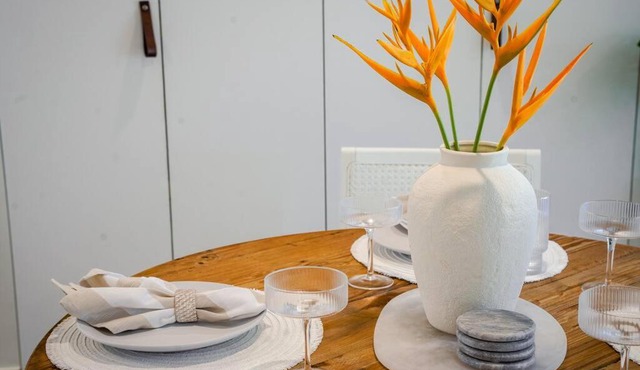 Four Palms, 8 min walk to Beach- Pet Friendly