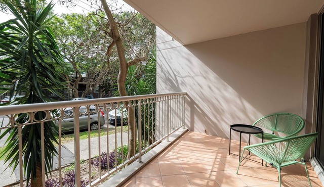 Free Parking, gym and pool | Spacious and charming 2 bedroom Rosebery Apartment