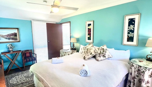 French Boutique The Loft Apartment @Chapmans+Pets+B'fast