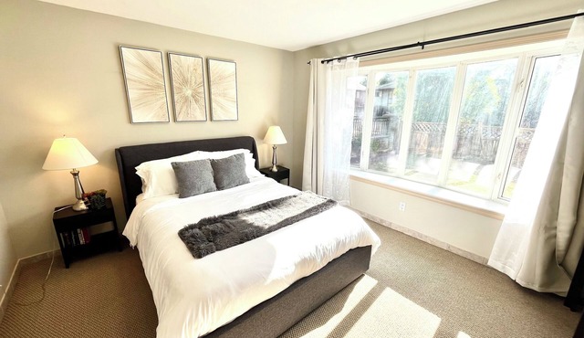 Garage Parking and Airconditioned Vancouver House Close to Restaurants and Parks in Vancouver