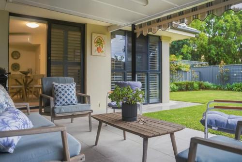 Garden Villa at Diggers - Walk to Restaurant and Beach