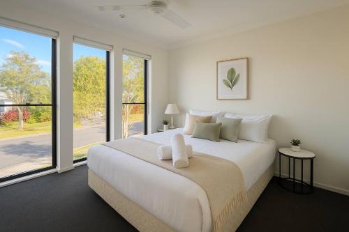 Golfside Escape – Stylish 3BR Townhouse in Robina