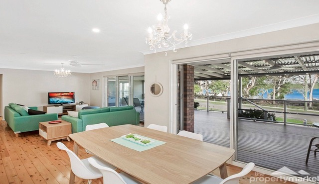 Gone Fishing - 3 Bedroom House With Lake View