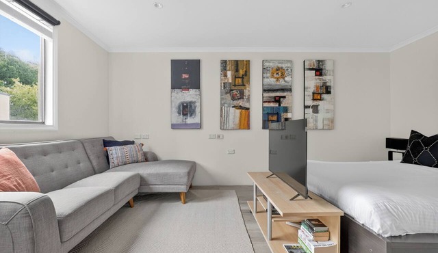 Gorgeous Central Studio with Rooftop Pool & Gym