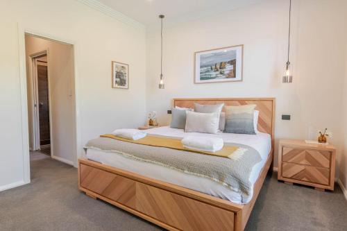 Gormly Grove Cottage - Modern Comfort Near CBD