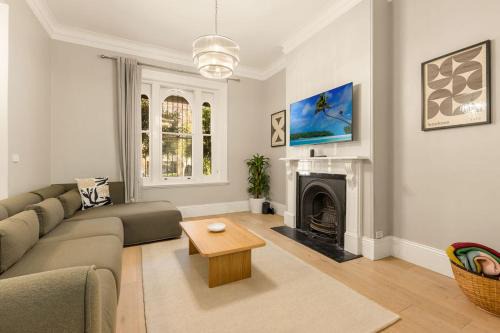 Grand Victorian Terrace Near Sydney Harbour