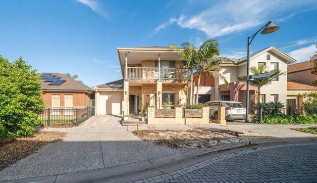 Ground Floor 2BR in Shared House Mawson Lakes