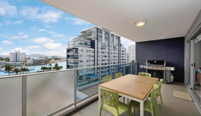 Harbourfront 2 Bedroom Apartment at Allure 6