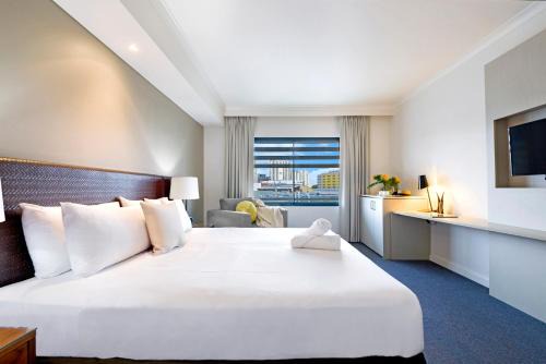 Harbourfront Haven - King Studio with Tropical Pool
